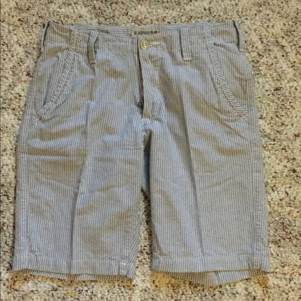 Men’s pinstriped shorts